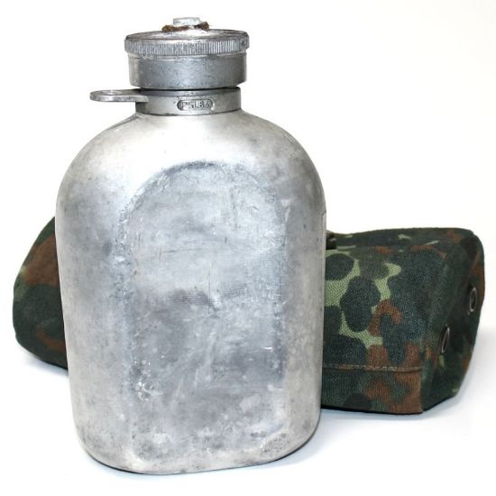 Picture of GERMAN WATER CANTEEN AND POUCH