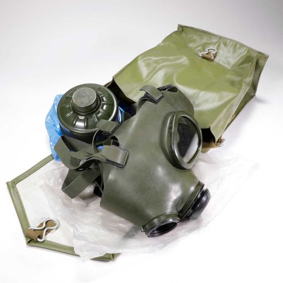 Picture of HUNGARIAN M74 GAS MASK WITH FILTER, NOS UNISSUED