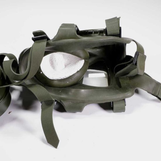 Picture of HUNGARIAN M74 GAS MASK WITH FILTER, NOS UNISSUED