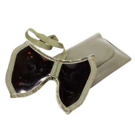 Picture of GERMAN FOLDING GOGGLES W/ POUCH USED