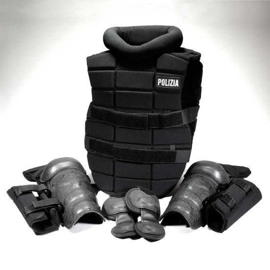 Picture of ITALIAN POLICE BLACK RIOT GEAR SET WITH BAG