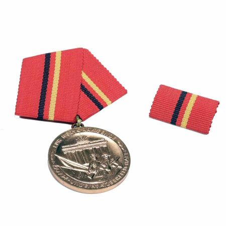 Picture of EAST GERMAN DDR VERDIENSTE DER KAMPFGRUPPEN / BRONZE MERIT MEDAL