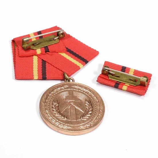 Picture of EAST GERMAN DDR VERDIENSTE DER KAMPFGRUPPEN / BRONZE MERIT MEDAL