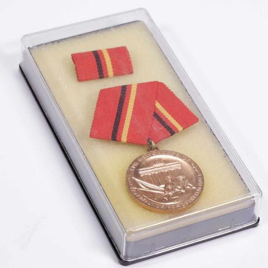Picture of EAST GERMAN DDR VERDIENSTE DER KAMPFGRUPPEN / BRONZE MERIT MEDAL