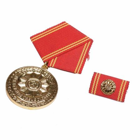 Picture of EAST GERMAN DDR MDI GOLD 25 YEAR SERVICE MEDAL 