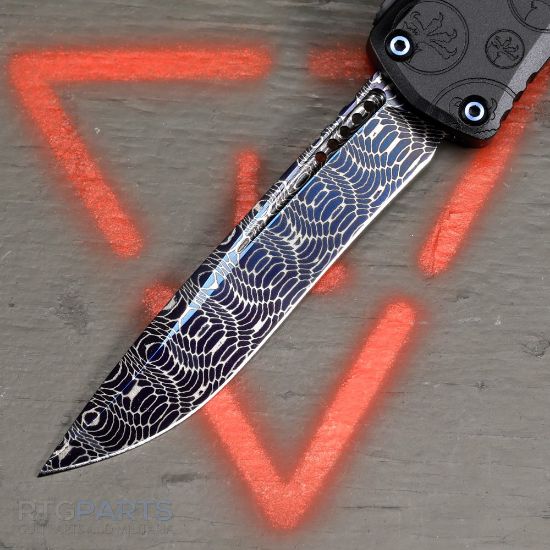 Picture of MICROTECH HERA II MINI SIGNATURE SERIES, S/E RECURVE OTF, BLUE SPIROGRAPH DAMASCUS, CLAW BURST DEEP ENGRAVED, 3 INCH, 1705M-16MS1