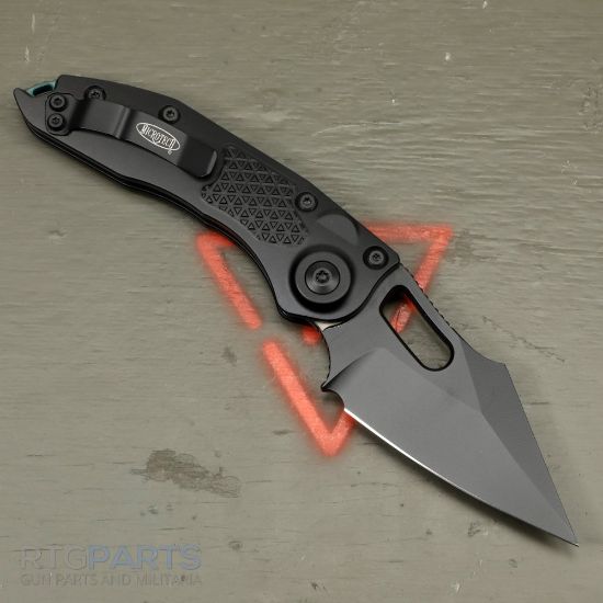 Picture of MICROTECH STITCH AUTO, S/E, BLACK ALUMINUM HANDLE, 3.7 INCH, BLACK BLADE, ANTIQUE GREEN TITANIUM BACKSPACER, 169-1BK-A3TI