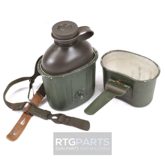 Picture of GERMAN WATER CANTEEN AND CUPS W/ LEATHER STRAP